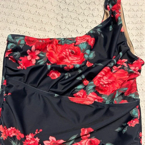 One Shoulder Bathing Suit - Picture 3 of 3